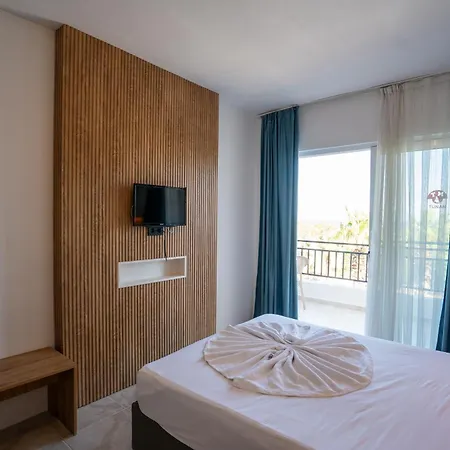 Tunan Hotel 3*