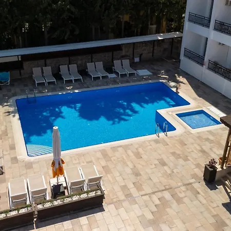 Tunan Hotel 3*