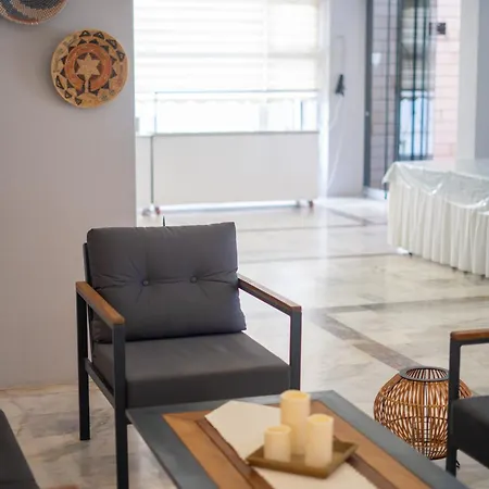 Tunan Hotel 3*